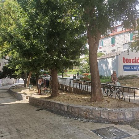 Diana Rooms And Apartment Сплит Екстериор снимка