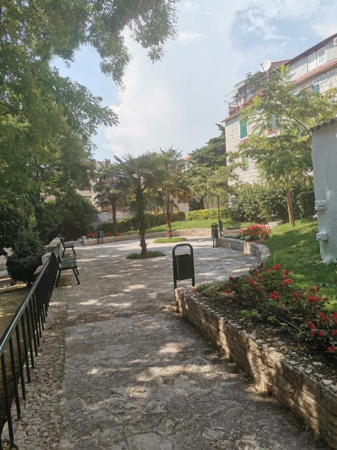 Diana Rooms And Apartment Сплит Екстериор снимка